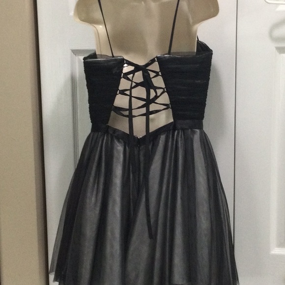 Dress - Picture 3 of 6